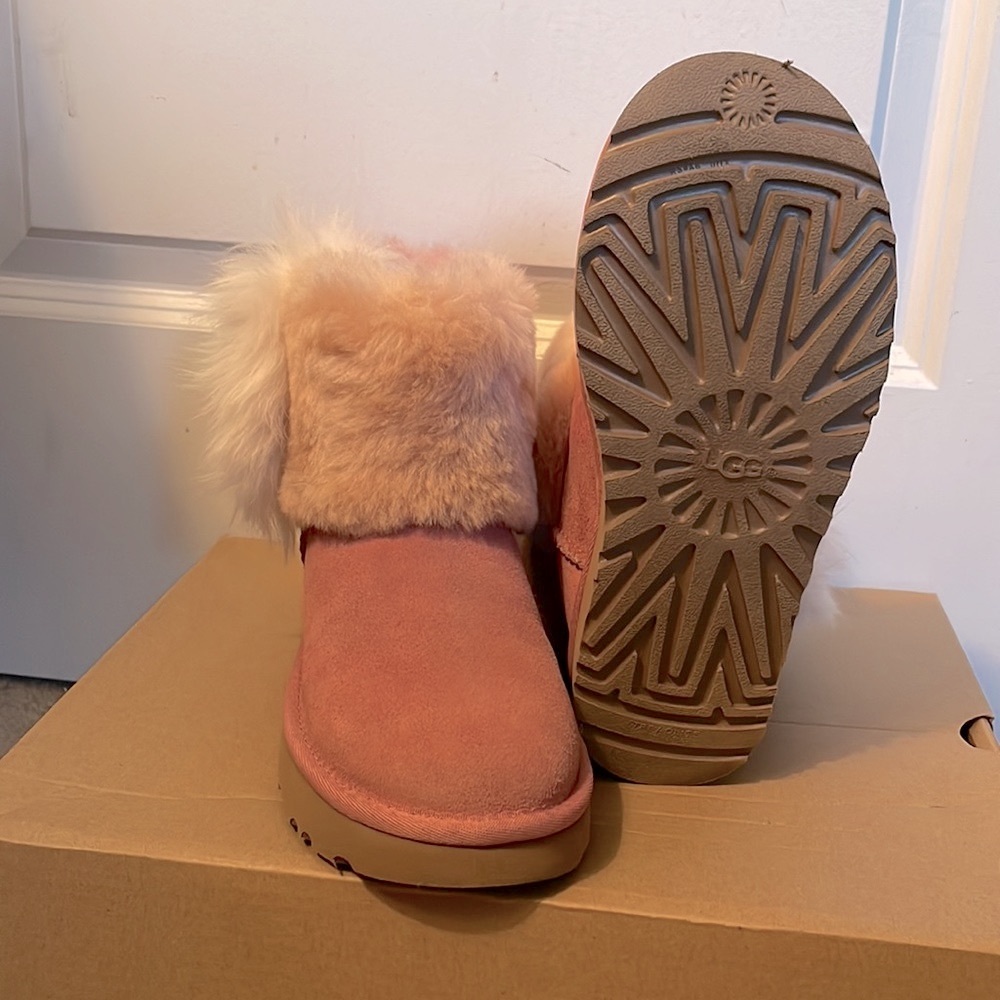Uggs - Picture 2 of 3